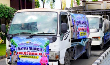 Atasi-Krisis-Air,-Polres-Bangkalan-Distribusikan-48.000-Liter-Air-Bersih-di-Dua-Kecamatan